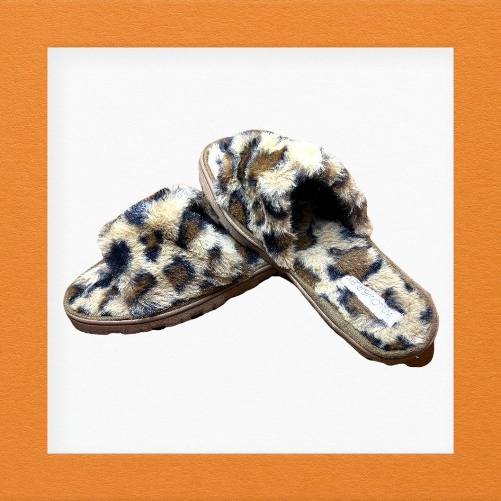Willow And Ruby Leopard Print Slippers Size 7/8 - image 1